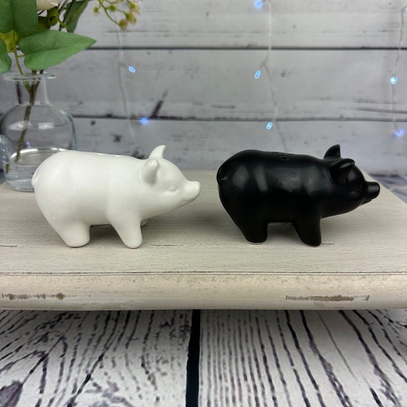 Pig Salt and Pepper Shakers Black and White - Picture 5 of 6